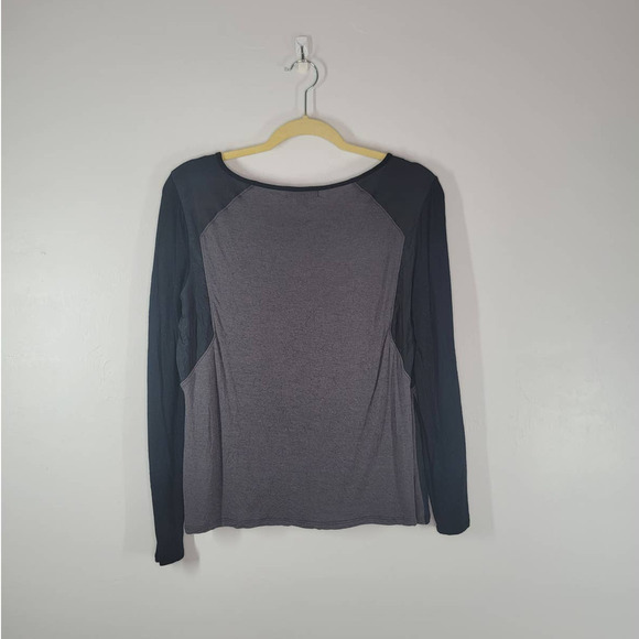 Trouve Top Tee Size M Scoop Neck Long Sleeve Pullover Colorblock Black Gray - Picture 2 of 5